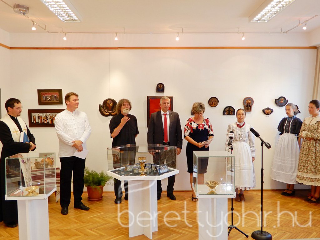 Ünnepi kiállításmegnyitó és kenyérszentelés 01